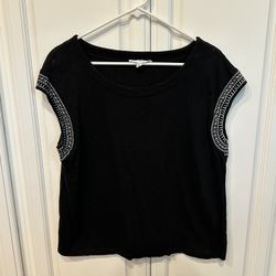 🖤 Pretty black shirt with white embroidery along sleeves