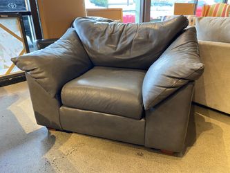 THE LEATHER FACTORY Large Grey Leather Lounge Chair