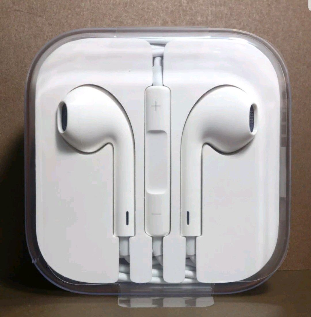OEM Genuine Original Apple Earpods Headphones for iPhone 5 5s 5C 6 6s MD827LL/A