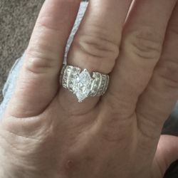 Gorgeous Women’s Ring