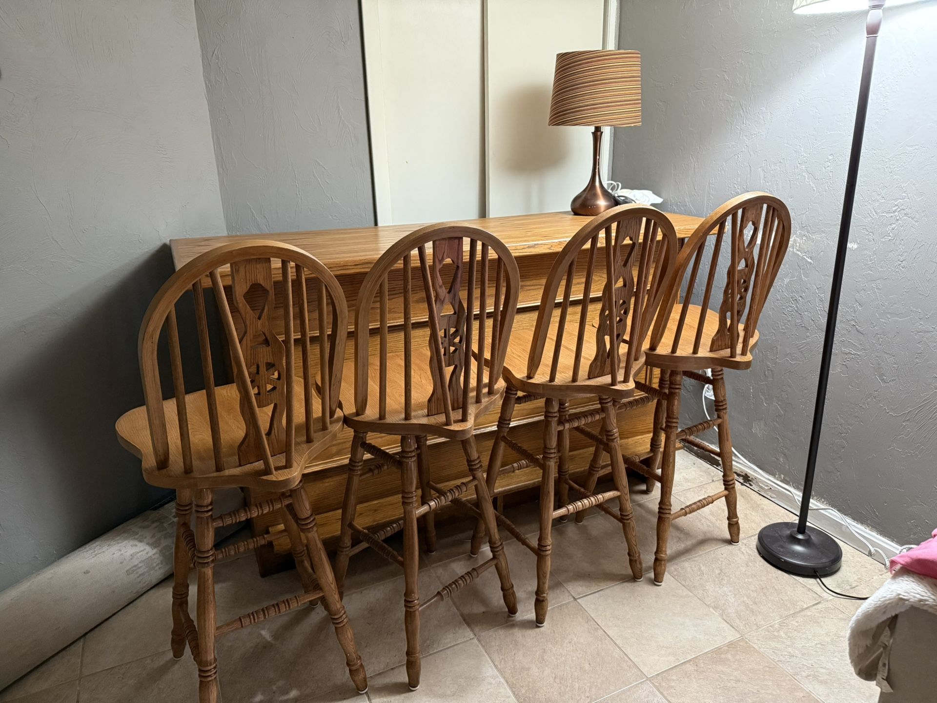 4 Seater Wooden Indoor Bar Cabinet With High top Chairs