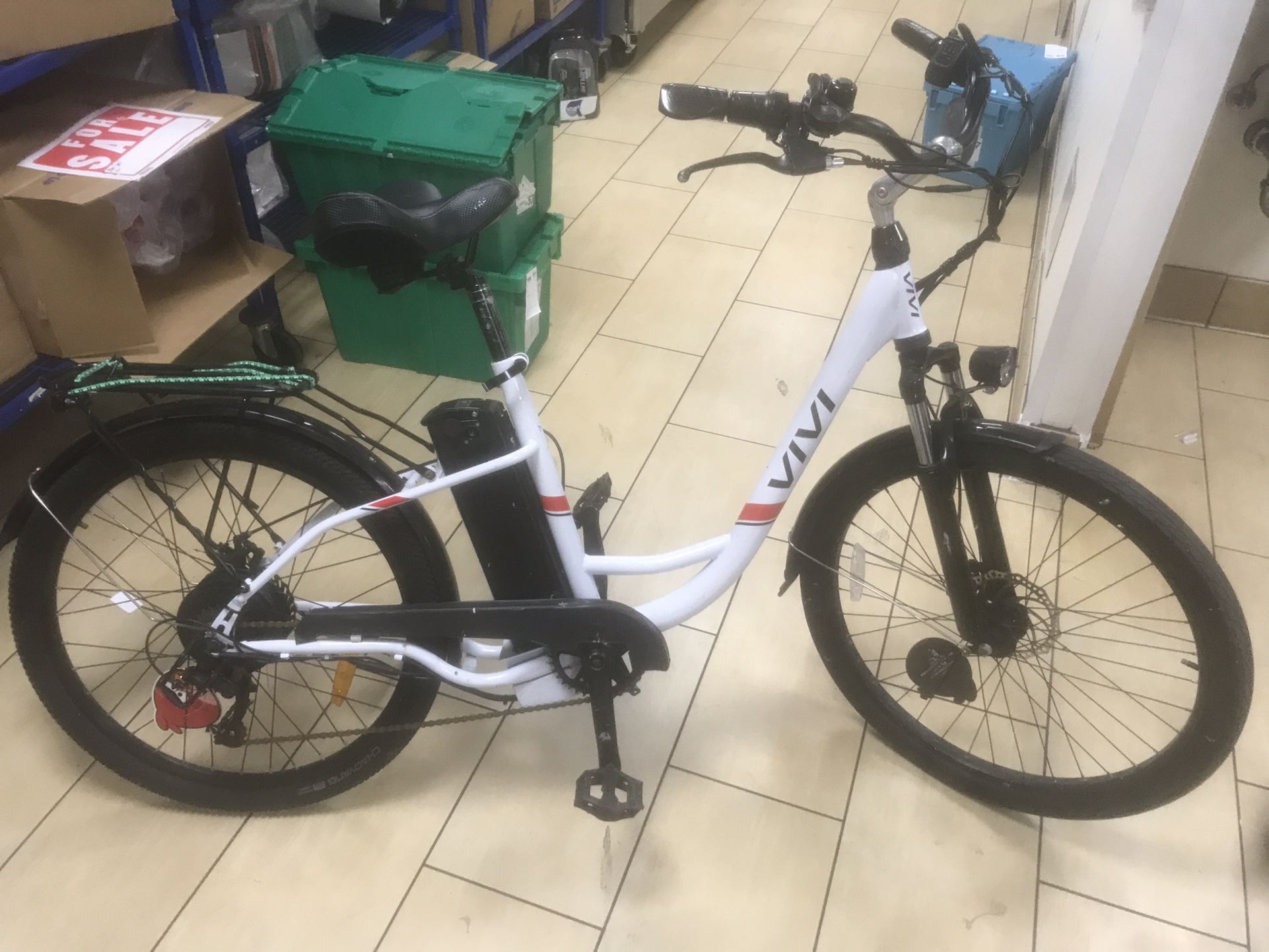 Step Thru Vivi Electric Bike. (Charger Included)
