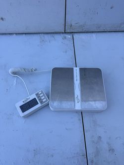 Package Scale Max 130lbs Battery Powered $10 pick up in Johnston 