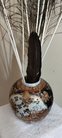 Nice hand painted vase with peacock feathers