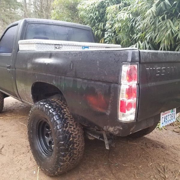 1983 Nissan Pick Up 4x4 5spd for Sale in Ariel, WA - OfferUp
