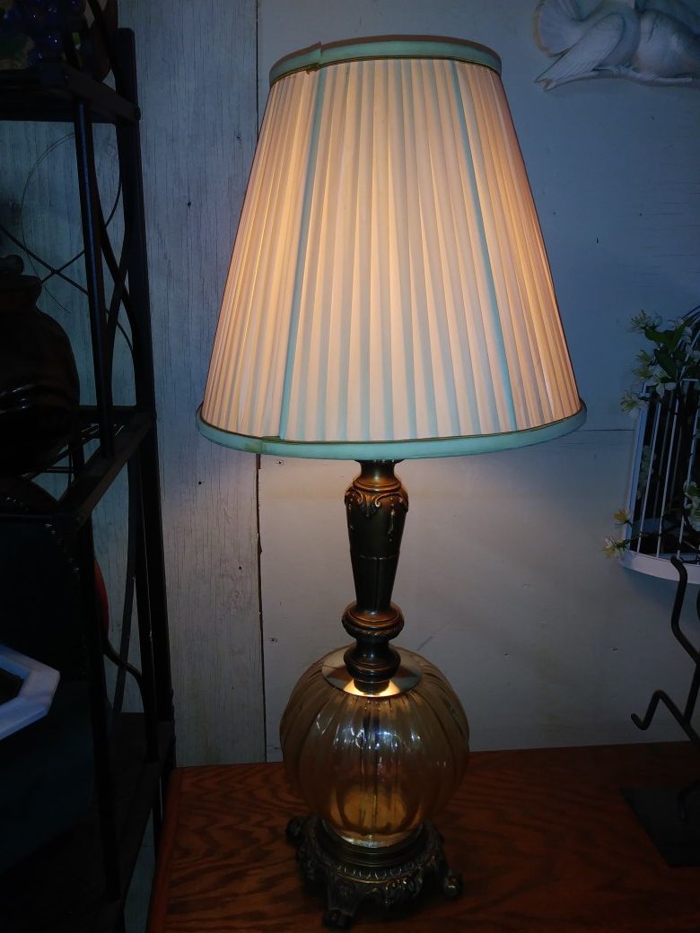 Mid-Century HEDCO 3000 Bronze w/Amber Glass Globe New York Style Table Lamp