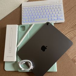 Apple iPad Air 5th Generation (M1 chip / 2022) 64GB with keyboard, pencil & Accessories 