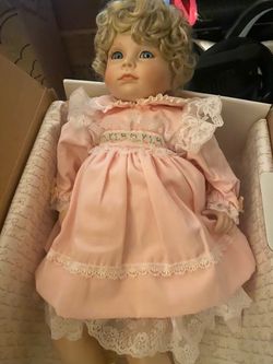 World Gallery Doll (Mindy)