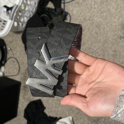 Michael kors belt size 30, fits 28