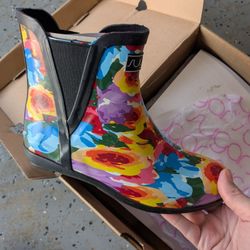 SUGAR Womens Black Floral Goring Water Resistant Splash Round Toe Rain Boots Size 7