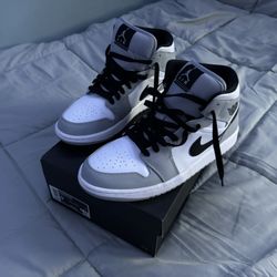 Air Jordon 1 Mid