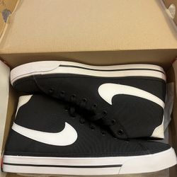 Nike - Size 11.5 (men’s)