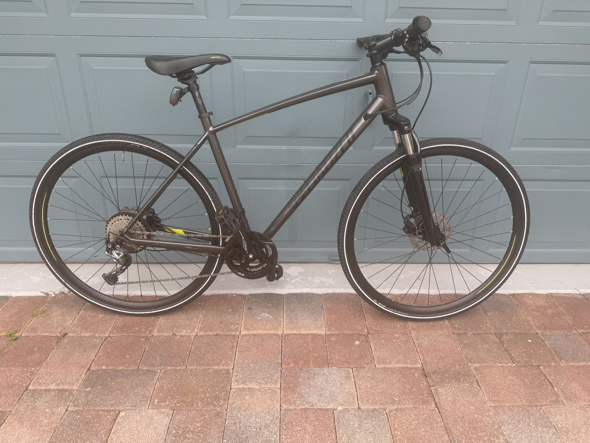 Specialized cross Trail, large frame hydraulic brakes 700 wheels hybrid