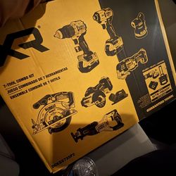 7 Piece Dewalt Tool Set 