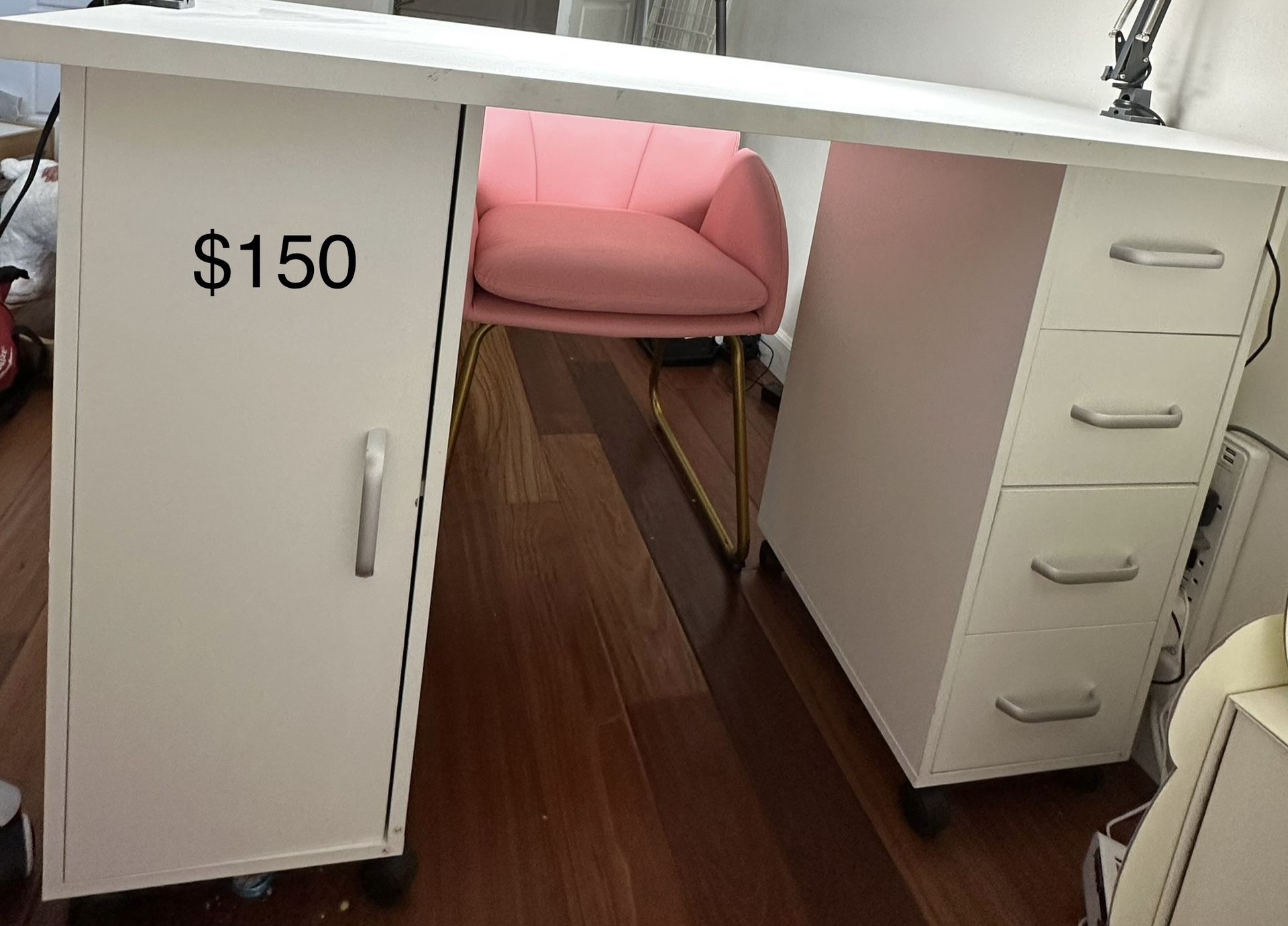 Manicure Table