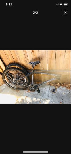 men’s Specialized mountain bike