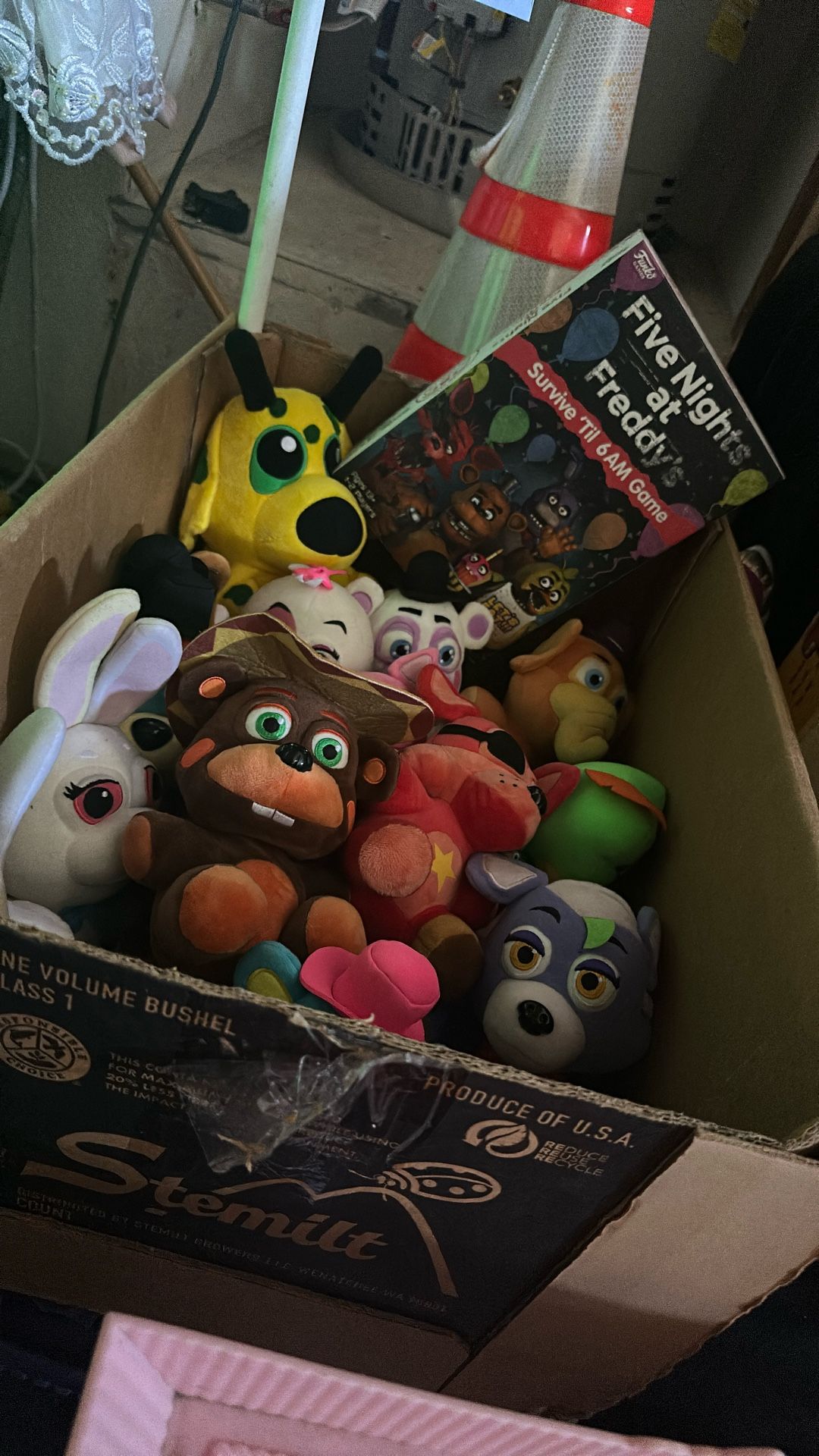 Five Night At Freddy's Plush Pack And A Game