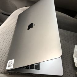 MacBook air 13” 2019 8GB  256GB SSD macOS Sequoia as NEw condition $385 