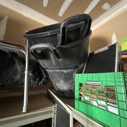 Rubbermaid Garbage Pail Non-Matching Lids
