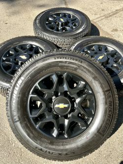 Chevy Chevrolet Silverado 2500 HD 18” Satin Black Michelin Tires Wheels Rims Rines 