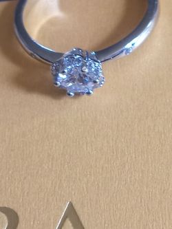 Son 5 Anillos de sterling silver 925 con piedra moissanite nuevos @ $40 C/U