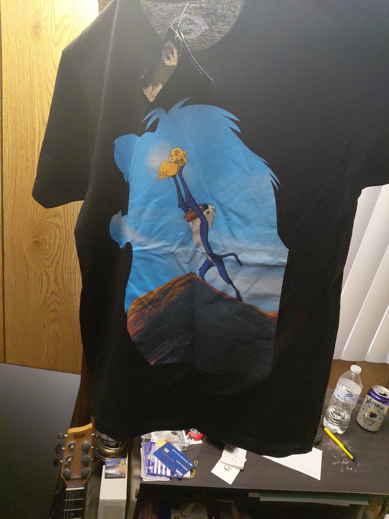 Disney The Lion King Simba Presentation Scene Inside Roaring Silhouette Graphic Tee Size Medium
