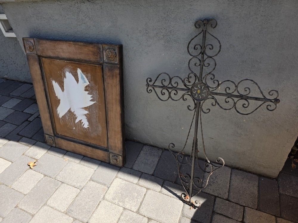 FREE: outdoor cross and frame decor