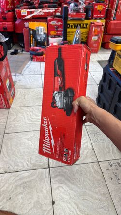 Milwaukee 6117-33D Angle Grinder