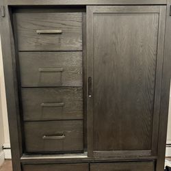 Raymour &  Flanigan King Size Bedroom Set