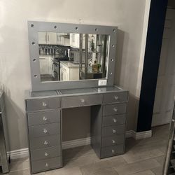 Vanity Desk With Mirror 