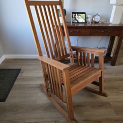 New Rocking Chair - Nueva Silla