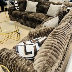 Cozy Stunning Stylish Sectional!