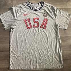 Nike T-shirt Olympic Team USA Short Sleeve America Large Official Patch Swoosh