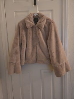 NWOT Forever 21 Faux Fur Jacket.  Size Women's Large. Color is Tan 