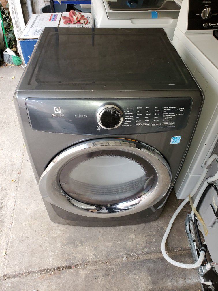 Gas dryer  electrolux open box new  great condition  year 2021 warranty