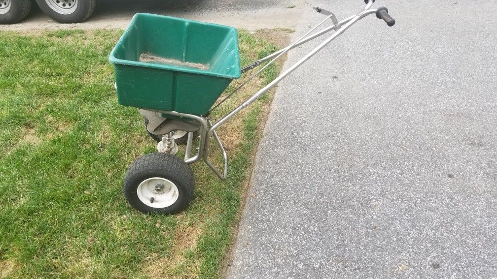 lesco fertilizer spreader 80 pounds for Sale in Providence, RI OfferUp