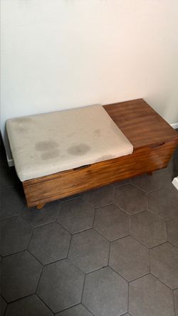Very clean, brown bench storage unit for entryway