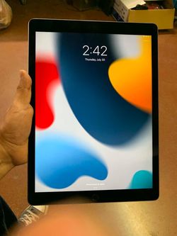 iPad Pro 1st gen 12.5inch 32GB storage  Nothing wrong Our operation days: Monday to Friday from 10am to 530pm  Our location: 2945 W McDowell avenue ph