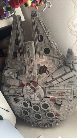 UCS falcon Lego set