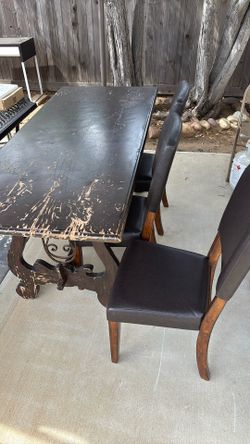 Dining table With Four Chairs