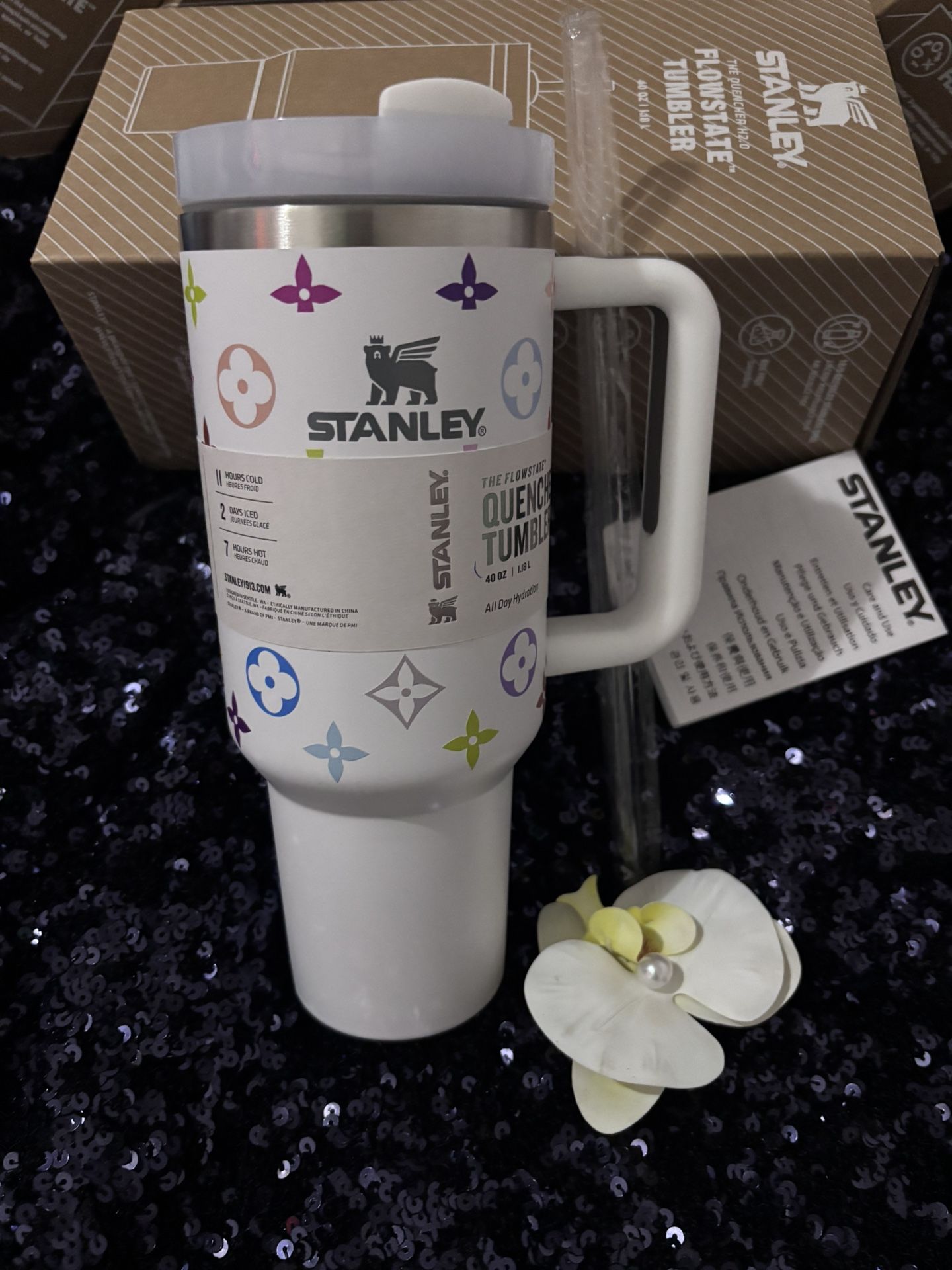 ๐
๐๐Stanley White Lv Tumbler with Floral Design๐๐๐