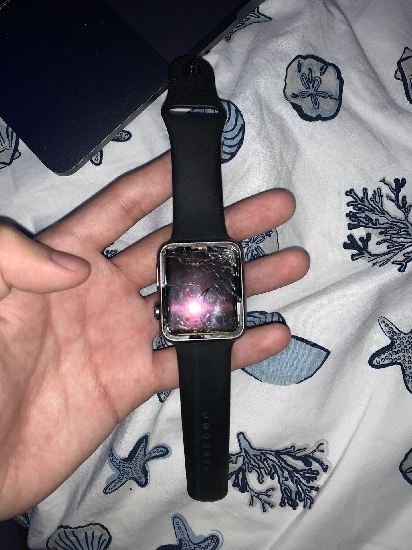 Apple Watch series 3 42mm (space grey) *BROKEN SCREEN STILL WORKS*