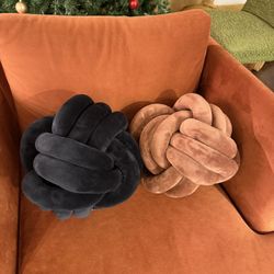 Decorate Velvet Pillows *2