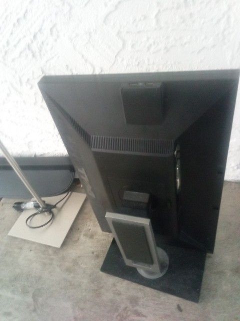 Dell Model #001680 Desktop Screen