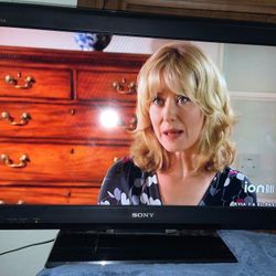 32" Sony Bravia TV