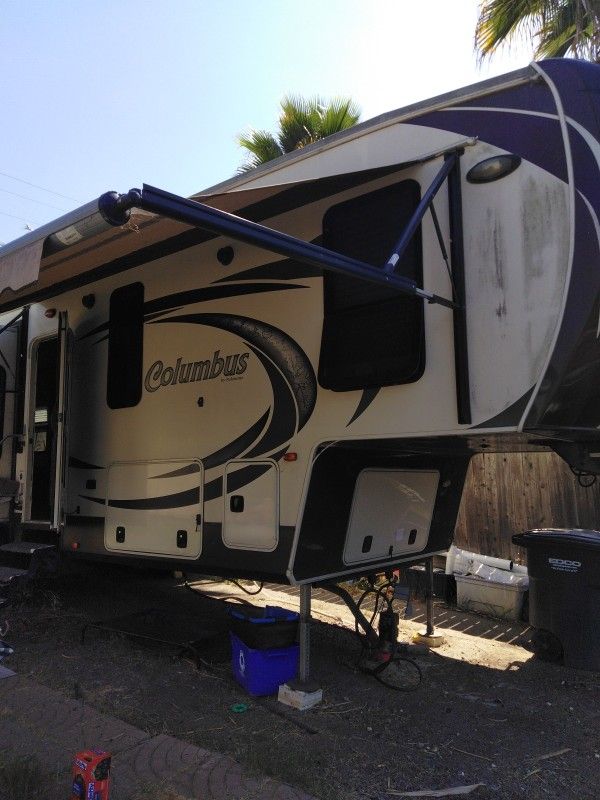 2014 Columbus By Palomino Fifth Wheel 32ft Travel Trailer