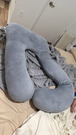 Pregnancy pillow