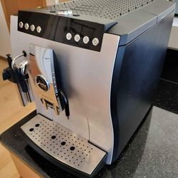 Jura Impressa Z5 One Touch Super Automatic Espresso Machine 