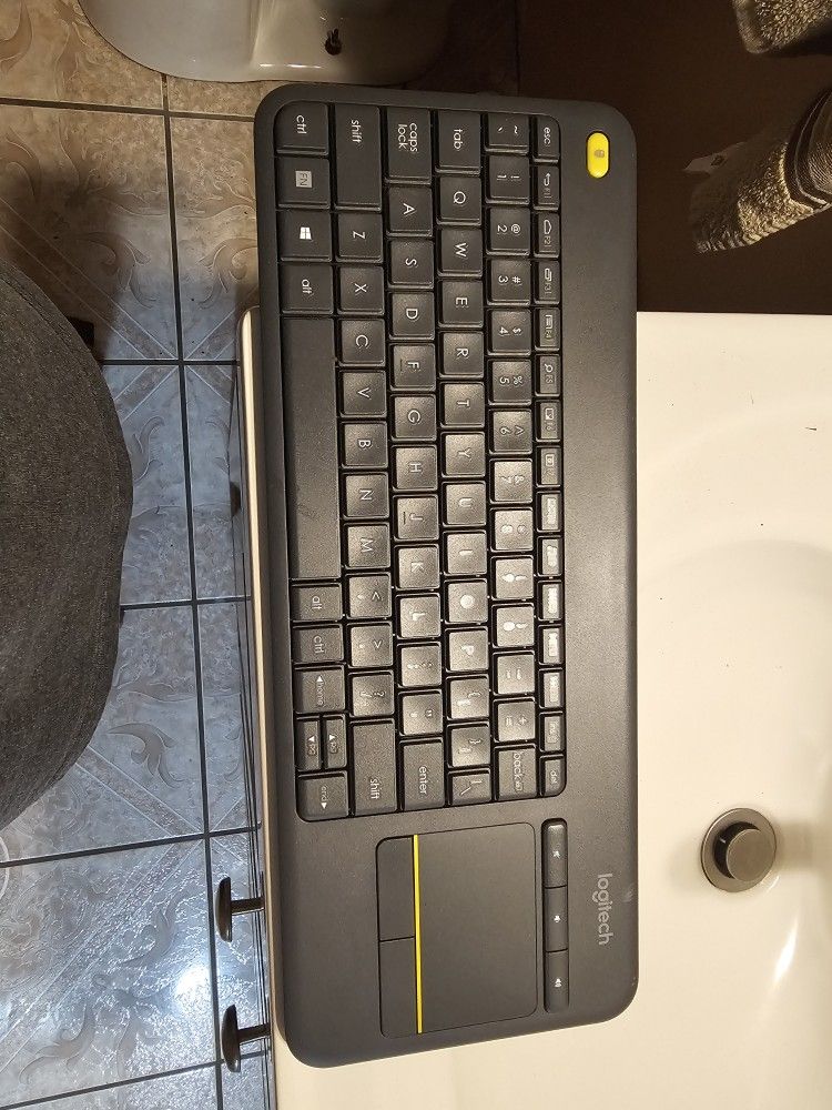 Logitech Wireless Keyboard Mouse Combo