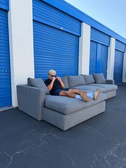CLOUD SECTIONAL COUCH DELIVERY AVAILABLE
